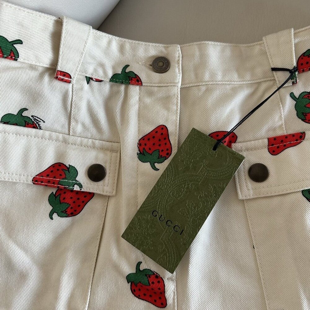 NWT GUCCI Shorts Cotton Twill Strawberry Sz 26 100% Authentic Women’s - Picture 6 of 14